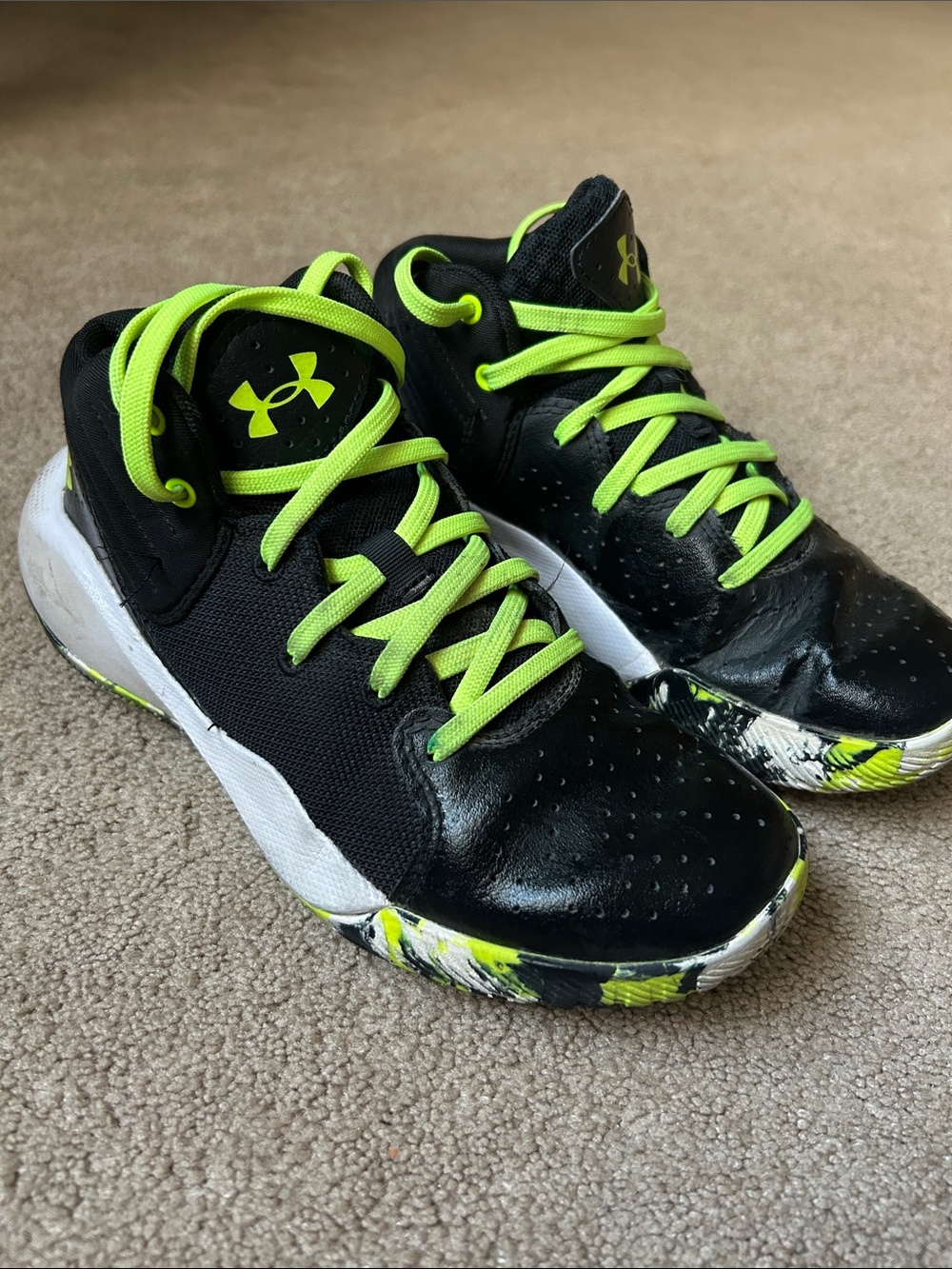 Under Armour Kids Black and Neon Green Sneakers